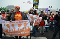 EE.UU.: Trabajadoras del hogar en la marcha de mujeres